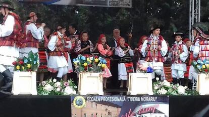 El grupo folclórico rumano 'Paunasii Salvei', en una de sus actuaciones.