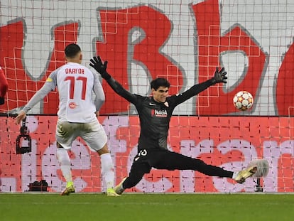 Okafor hace el gol del triunfo del Salzburgo ante el Sevilla.