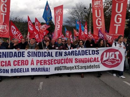 Protesta esta mañana en Cervo contra los despidos en Sargadelos.