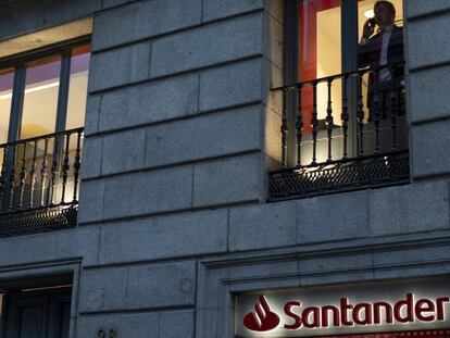 Una oficina de Banco Santander, en Madrid.