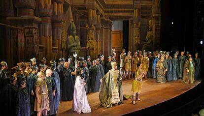 Espectacular decorat del Mestres Cabanes per a l''Aida' que es representa al Liceu.
