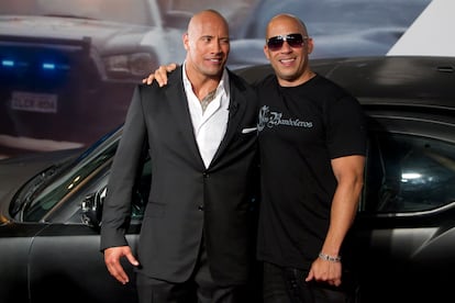 Dwayne Johnson 'The Rock' y Vin Diesel posan durante la promoción de 'Fast & Furious 5' en Rio de Janeiro.