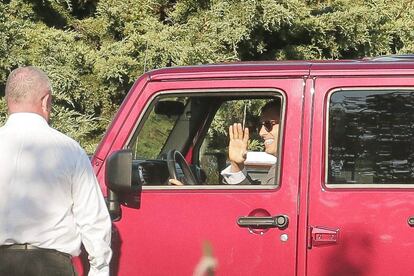 Brad Falchuk llega a la mansión de Gwyneth Paltrow, con quien se ha casado.