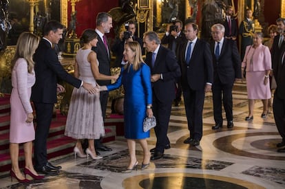 Pedro Sánchez y su esposa, Begoña Gómez, junto a los Reyes en la recepción de 2018.