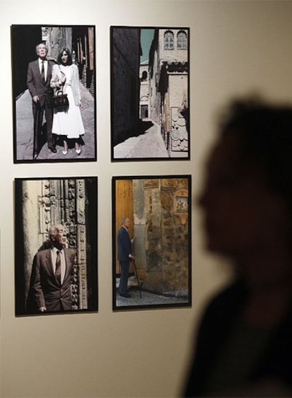 Imagen de la exposición de fotografías <i>El atlas de Borges</i>, en el Complejo El Águila de Madrid.