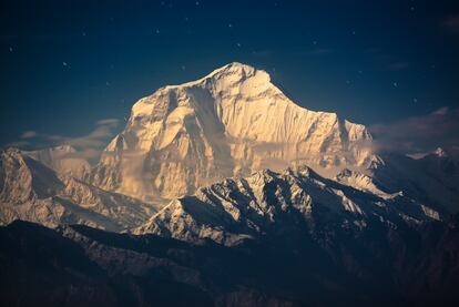 Una imagen de la septima montaña más alta del mundo, el Dhaulagiri (8.167 metros).