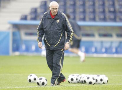 Luis Aragonés, en el entrenamiento de ayer.