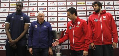 Udoh, Obradovic, Sfairopoulos y Printezis, en la presentaci&oacute;n de la final