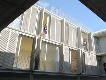 Edificio de viviendas protegidas en la plaza del General Vara del Rey.