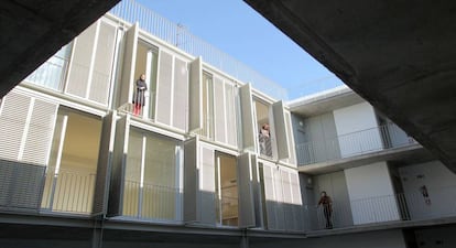 Edificio de viviendas protegidas en la plaza del General Vara del Rey.