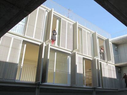 Edificio de viviendas protegidas en la plaza del General Vara del Rey.