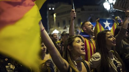 Protestas en Barcelona por la decisi&oacute;n de Rajoy de aplicar el art&iacute;culo 155.