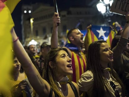 Protestas en Barcelona por la decisi&oacute;n de Rajoy de aplicar el art&iacute;culo 155.