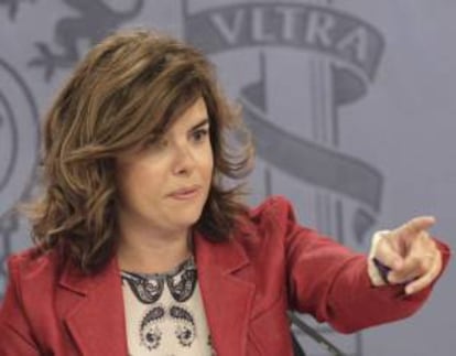 La vicepresidente del Gobierno, Soraya Senz de Santamara, durante la rueda de prensa tras el Consejo de Ministros.