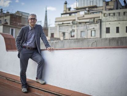 Josep Maria Montaner en una terrassa de Ciutat Vella a Barcelona. 