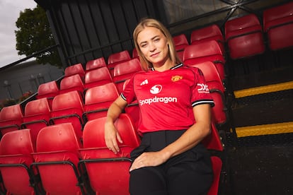 La exbarcelonista Fridolina Rolfo, este viernes en Carrington, ciudad deportiva del Manchester United.