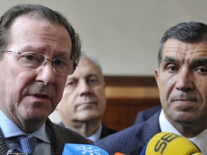 Llera (izquierda) y Del Río, este martes antes de entrar al pleno celebrado en la Real Chancillería.