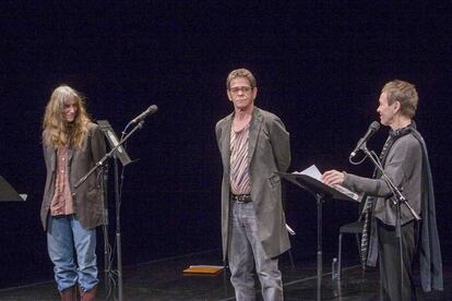 Patti Smith, Lou Reed i Laurie Anderson, durant la lectura de poesia catalana a Nova York el 2007.