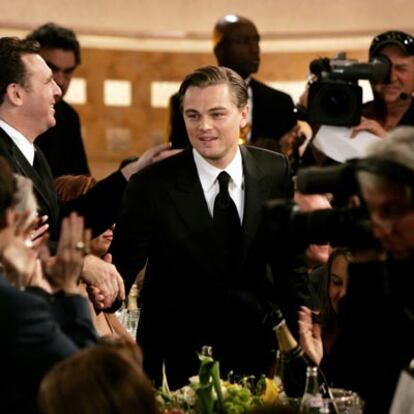 Leonardo DiCaprio, justo después de escuchar su nombre junto a la expresión "El <i>globo de oro</i> es para...". Su personificación de Howard Hughes en <i>El aviador</i> le ha hecho volar muy alto.