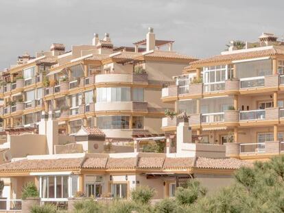 Una urbanizaci&oacute;n en M&iacute;jas (M&aacute;laga) en la Costa del Sol.