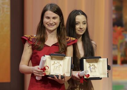 Las rumanas Cristina Flutur y Cosmina Stratan, ganadoras ex aequo del premio a la mejor actriz de la 71ª edición del Festival de Cannes por 'Beyond the hills'.