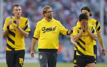 Klopp consuela a sus jugadores tras la derrota ante el Colonia el pasado 18 de octubre