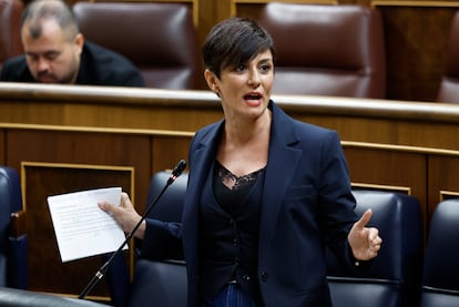 La ministra de Vivienda, Isabel Rodríguez interviene en la sesión de control al Ejecutivo celebrada este miércoles en el Congreso.