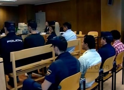 Los cuatro miembros de la banda 'pistolas plateadas' durante el juicio.