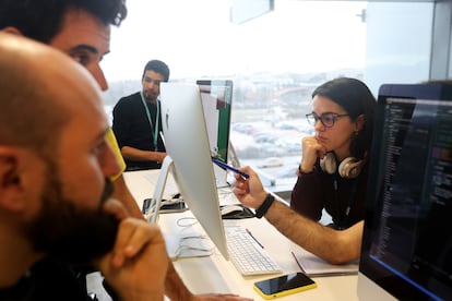 Alumnos de la sede en Madrid de Escuela  42, un proyecto de Telefónica, en 2020.