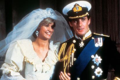 Caroline Bliss – Bliss fue la primera persona que se puso en la piel de Diana de Gales, en la dramatización televisiva de su boda con Carlos que se estrenó apenas un año después del enlace. La debutante Bliss gozaría después una carrera de corta duración, con sus apariciones en un par de películas de la franquicia 007 (Alta tensión y Licencia para matar) como mayores hitos profesionales.