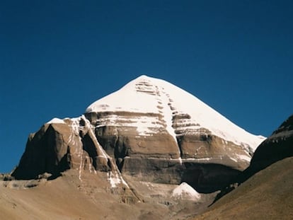 Vista lateral sur de Kailash.