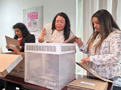 Preparación de las mesas y conteo del votos de elecciones estatales en el INE