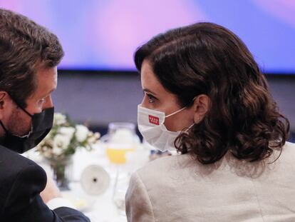 Pablo Casado junto a Isabel Díaz Ayuso, en junio de 2021 en Madrid.