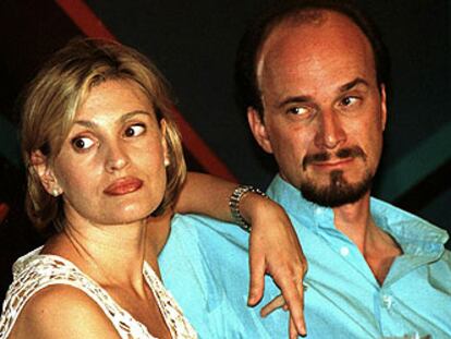 Imagen de archivo de Ainhoa Arteta junto a su marido, Dwayne Croft, durante una rueda de prensa.