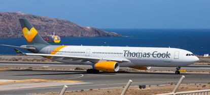 Un avión de Thomas Cook en Gran Canaria.