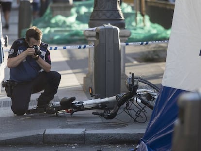 Atropello mortal de un ciclista en el cruce entre la calle Alaclá y Marqués de Cubas.