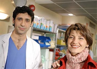 Nieve de Medina, junto a Nacho Fresneda, en el último capítulo de la temporada de <i>Hospital Central.</i>