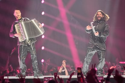 Gabry Ponte de San Marino, interpretan la canción "Tutta L'Italia" durante la primera semifinal de Eurovisión 20205.