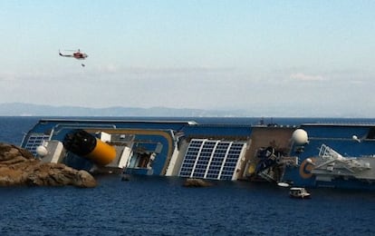 Rescate de un superviviente del 'Costa Concordia'.