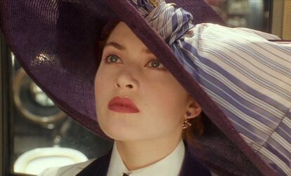 A Kate Winslet (1975, Inglaterra) le pasó lo que a tantos otros el año del estreno de ‘Titanic’ (1997): terminó odiando ‘My heart will go on’, la canción más emblemática de la película. Sin embargo, la aversión que la actriz siente hacia la cinta que la catapultó a la fama tiene también que ver con su propia interpretación. Winslet ha asegurado en varias ocasiones: "En cada escena pienso: '¿De verdad? ¿De verdad hiciste eso? Oh, dios mío". ¿La razón principal? Su acento, demasiado británico en una película estadounidense.