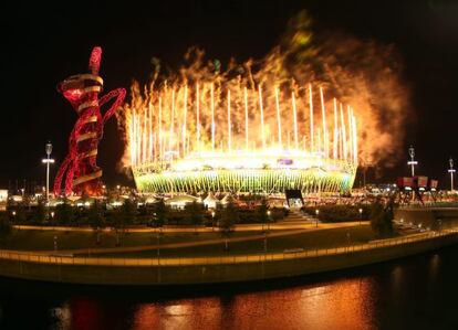 Vista de los fuegos artificiales de la ceremonia de clausura de los JJ OO de Londres 2012