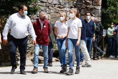 Leonor y Sofía de Borbón, a la llegada al Hayedo de Montejo para su primer acto en solitario.