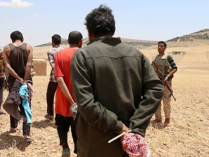Detención de combatientes del ISIS en Siria.