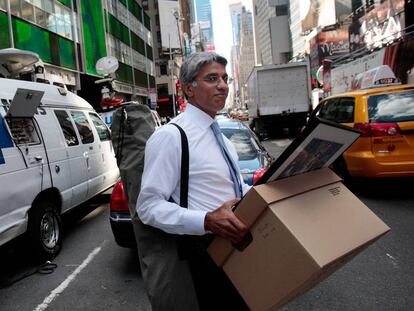 Un empleado de Lehman Brothers el 15 de septiembre de 2008, cuando el banco anunci&oacute; la quiebra