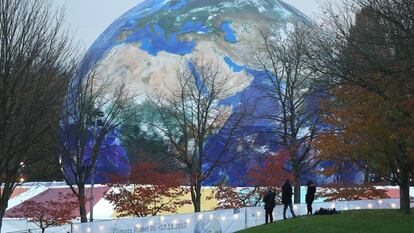 Globo terr&aacute;queo en el Rheinaue park de Bonn donde tuvo lugar la COP23.