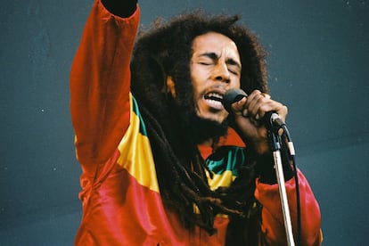 “Hasta que la filosofía que sustenta la existencia de una raza superior y otra inferior
no sea final y permanentemente desacreditada y abandonada, en todas partes habrá guerra. Yo digo: guerra”, cantaba Bob Marley en su canción War, inspirándose en el discurso del emperador etíope Haile Selassie I en la Asamblea General de las Naciones Unidas en 1963.