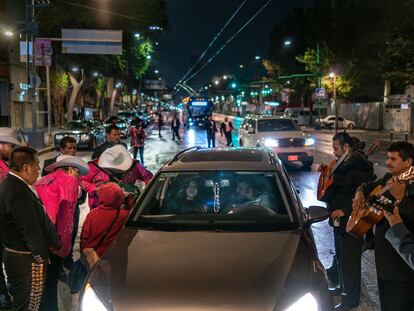 El escenario, una avenida.