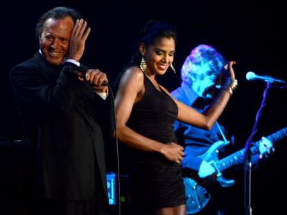 Julio Iglesias durante su concierto en Shangh&aacute;i.