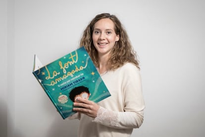 <B>MIREIA PÉREZ</B> (32 anys), psicòloga infantil i juvenil al Centre de Psicologia Creixent (Cerdanyola del Vallès). Llibre: 'La font amagada', de Míriam Tirado. “Perquè ens recorda la importància d’escoltar-se i cuidar-se un mateix”.