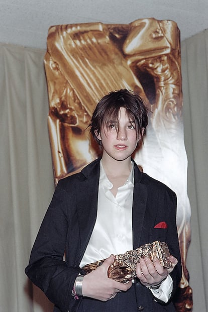 Charlotte Gainsbourg recogiendo el César a mejor debutante en 1986 por 'L’Effrontée'.